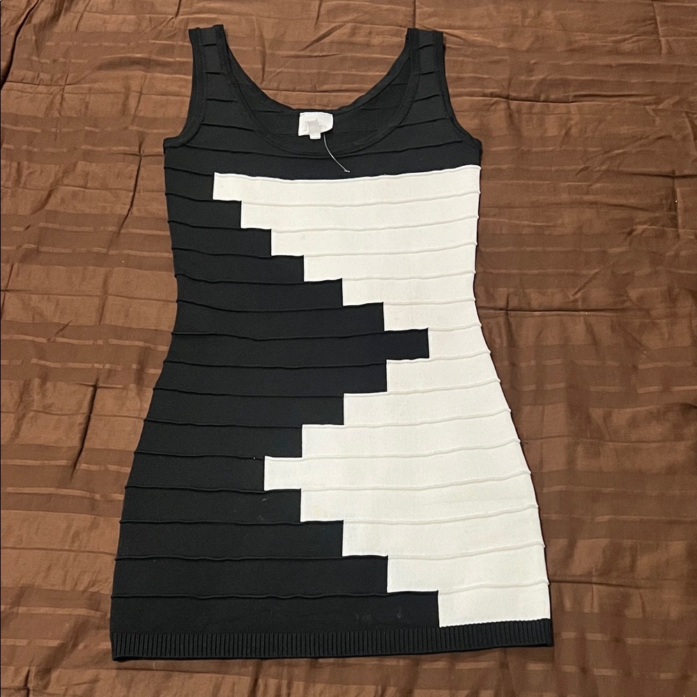 Lola Black and White Geometric Mini stretch Dress